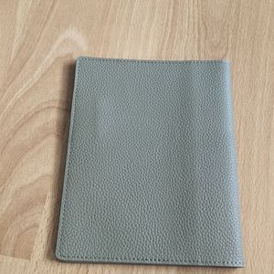 Used: (Reposhing) Cloth and Paper CP Petite Leather Cover/Folio (Color: Fossil)